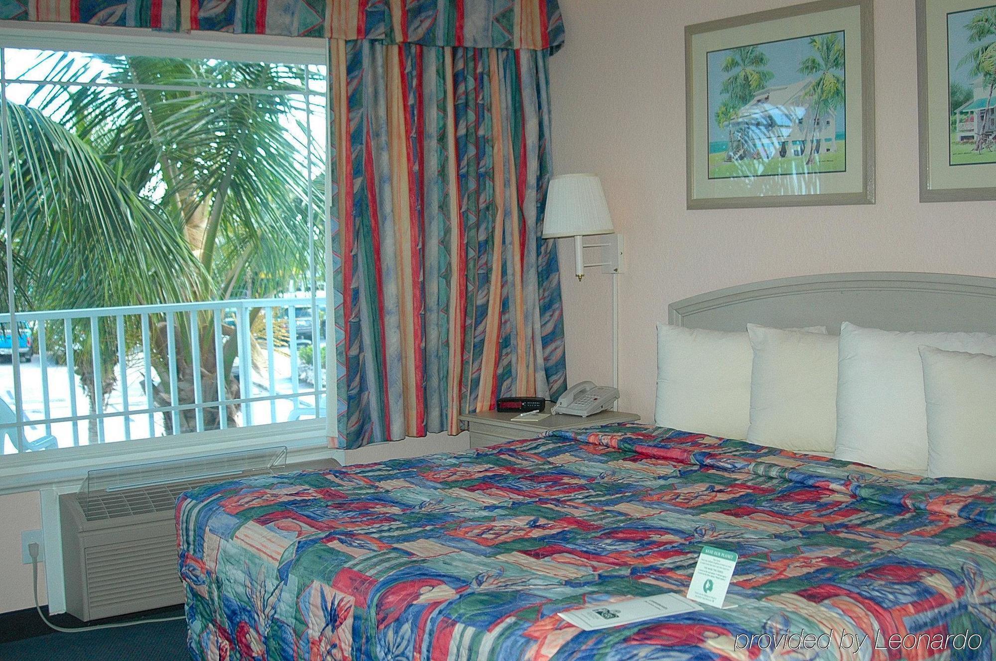 Capt Hirams Resort Sebastian Room photo