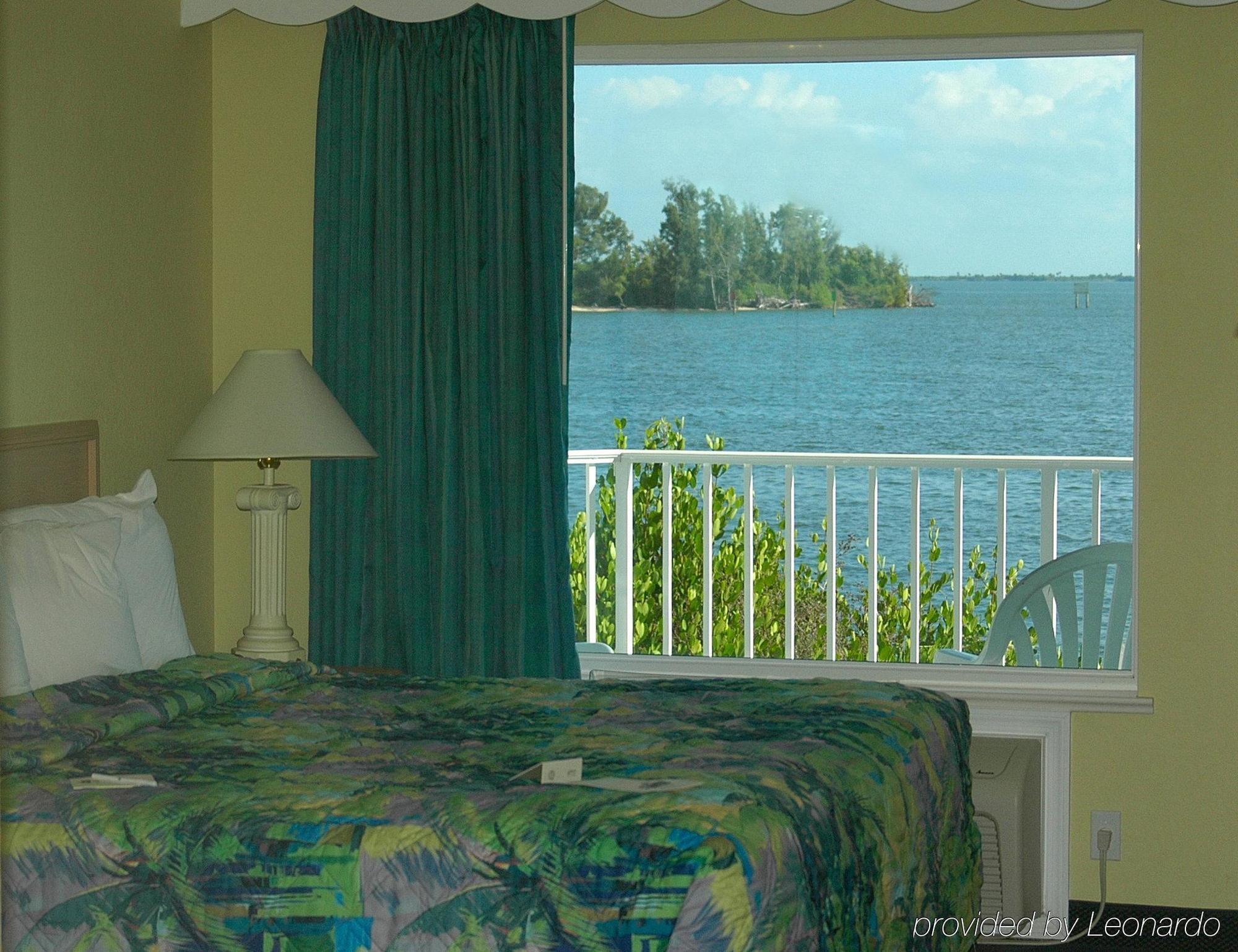 Capt Hirams Resort Sebastian Room photo